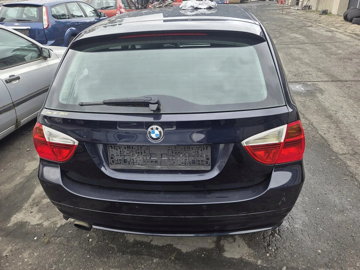 Takaluukku BMW 3 Serie E91 LCI Alpinweiss