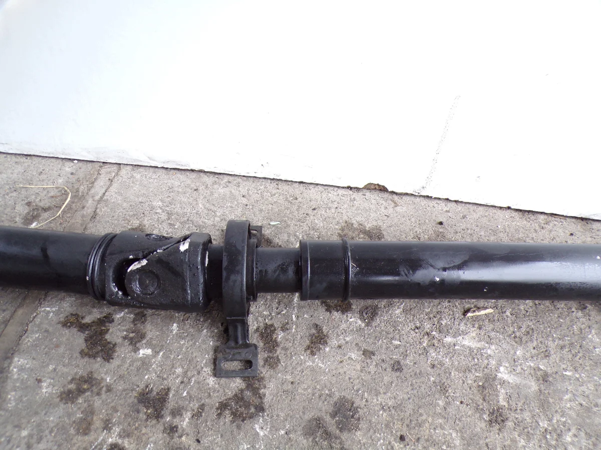 Eje de transmisión BMW E39 528i usado image 3