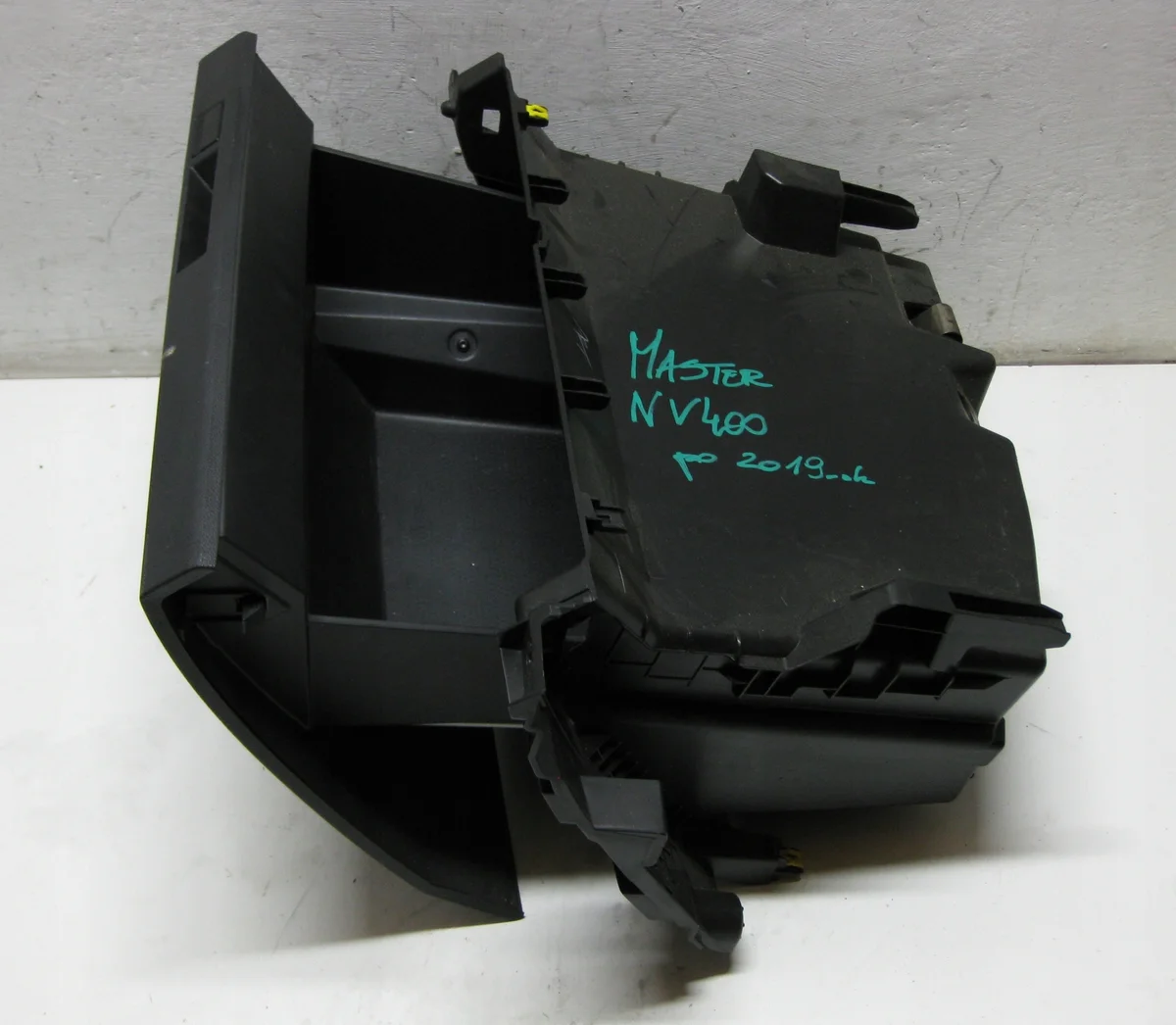 Renault MASTER III MOVANO 19R Console 685003438R image 3