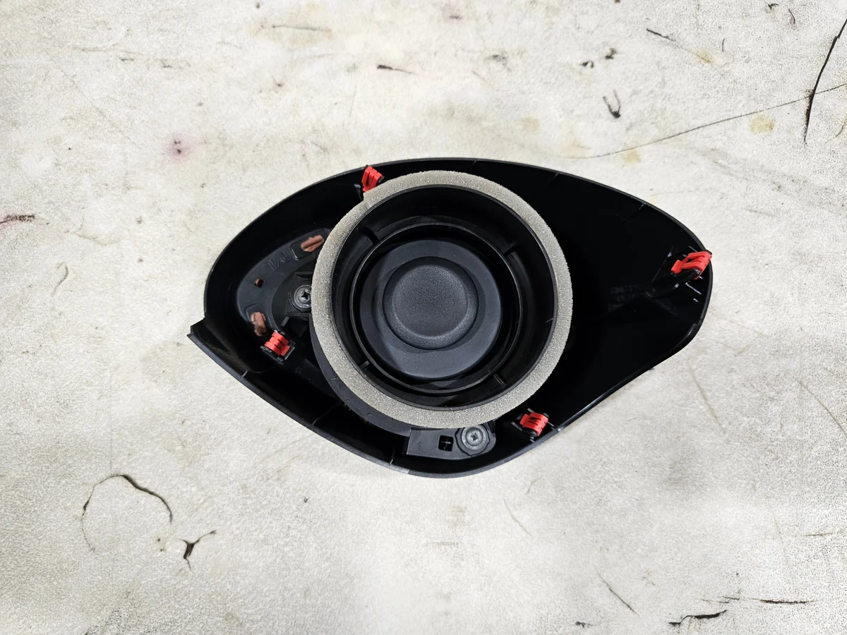 Toyota Aygo X Rejilla Ventilación Derecha 55012-0H170 image 3