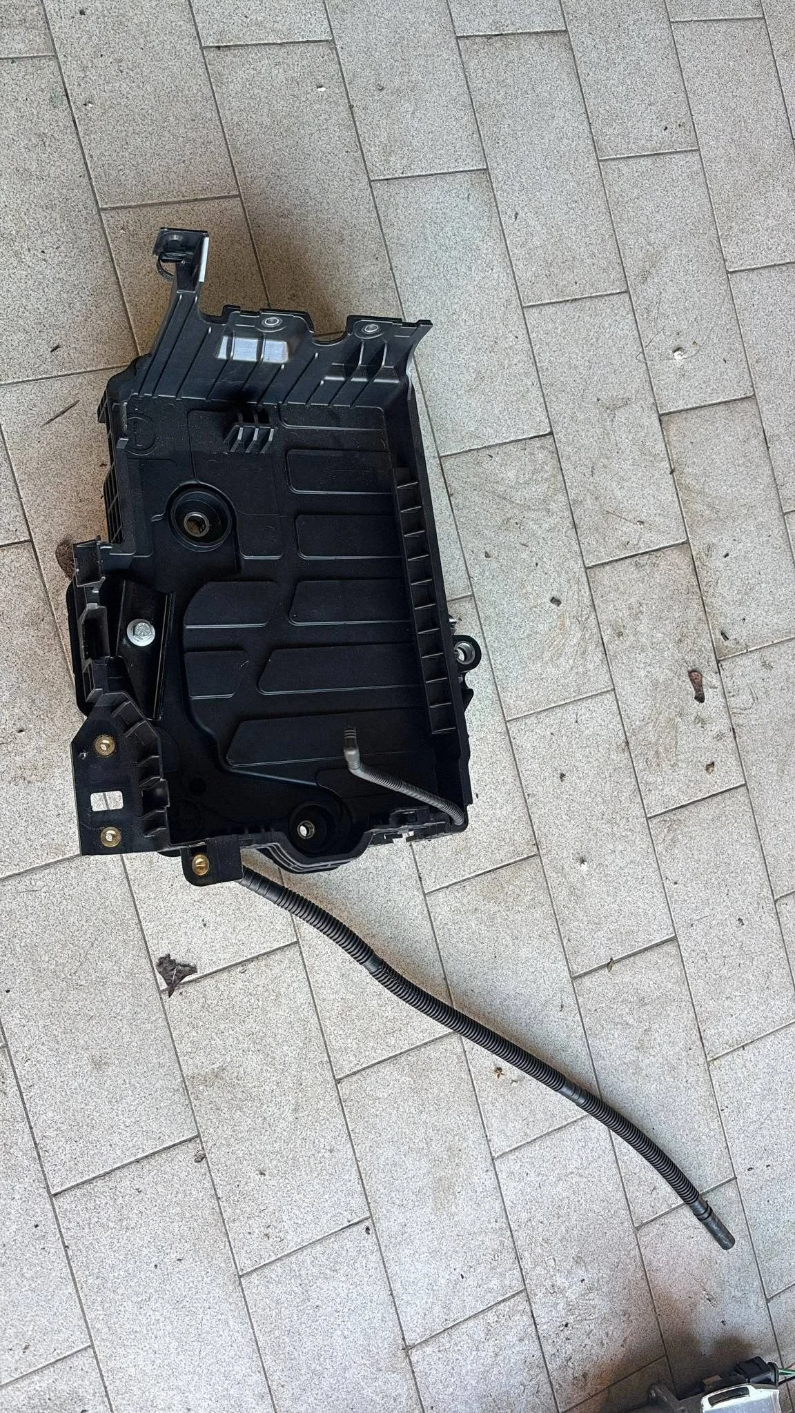 Dacia Bigster R1310 Batteriehalterung image 2