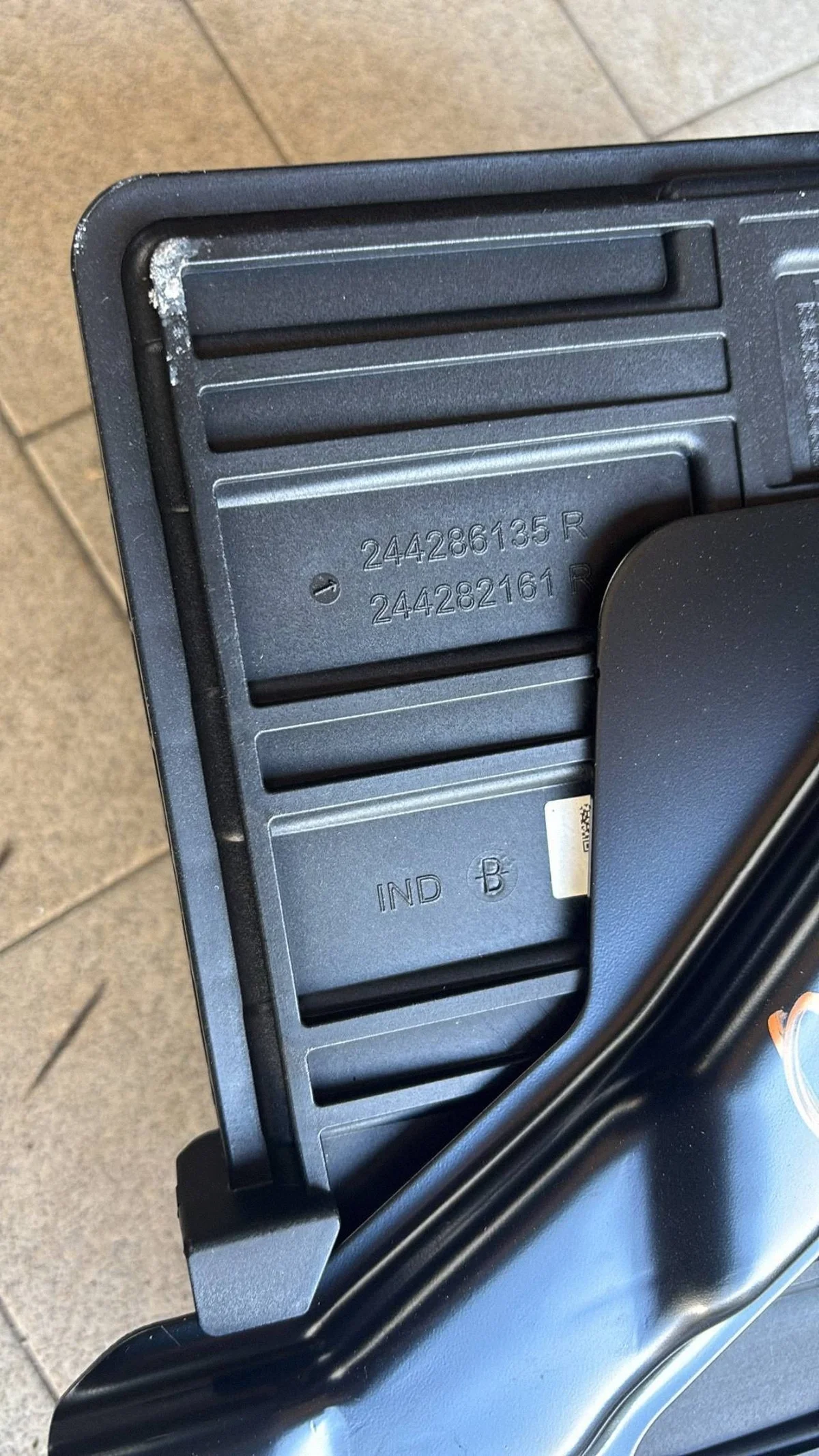 Dacia Bigster R1310 Batteriehalterung image 3