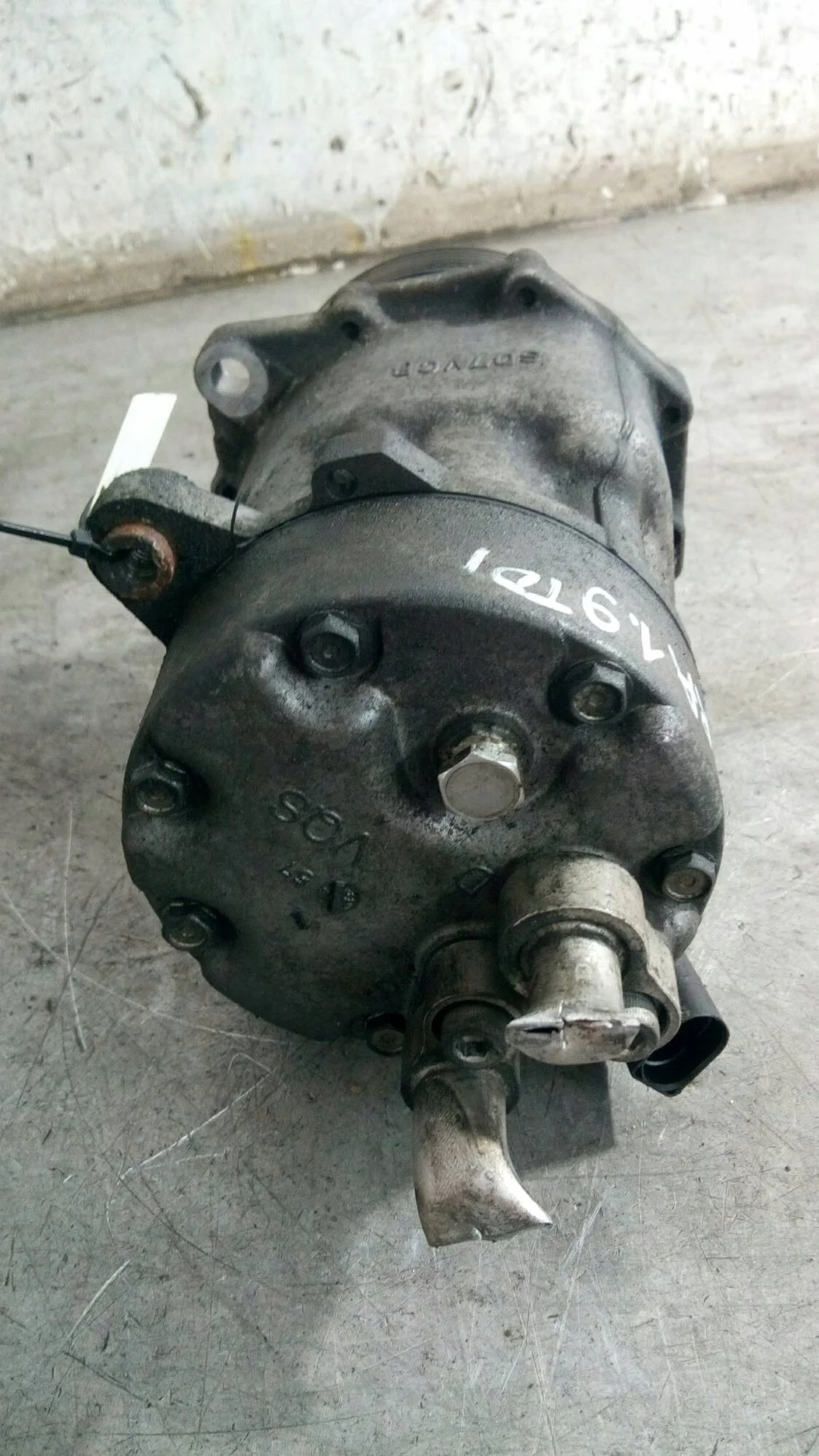 Audi TT 8N ilmastoinnin kompressori image 3