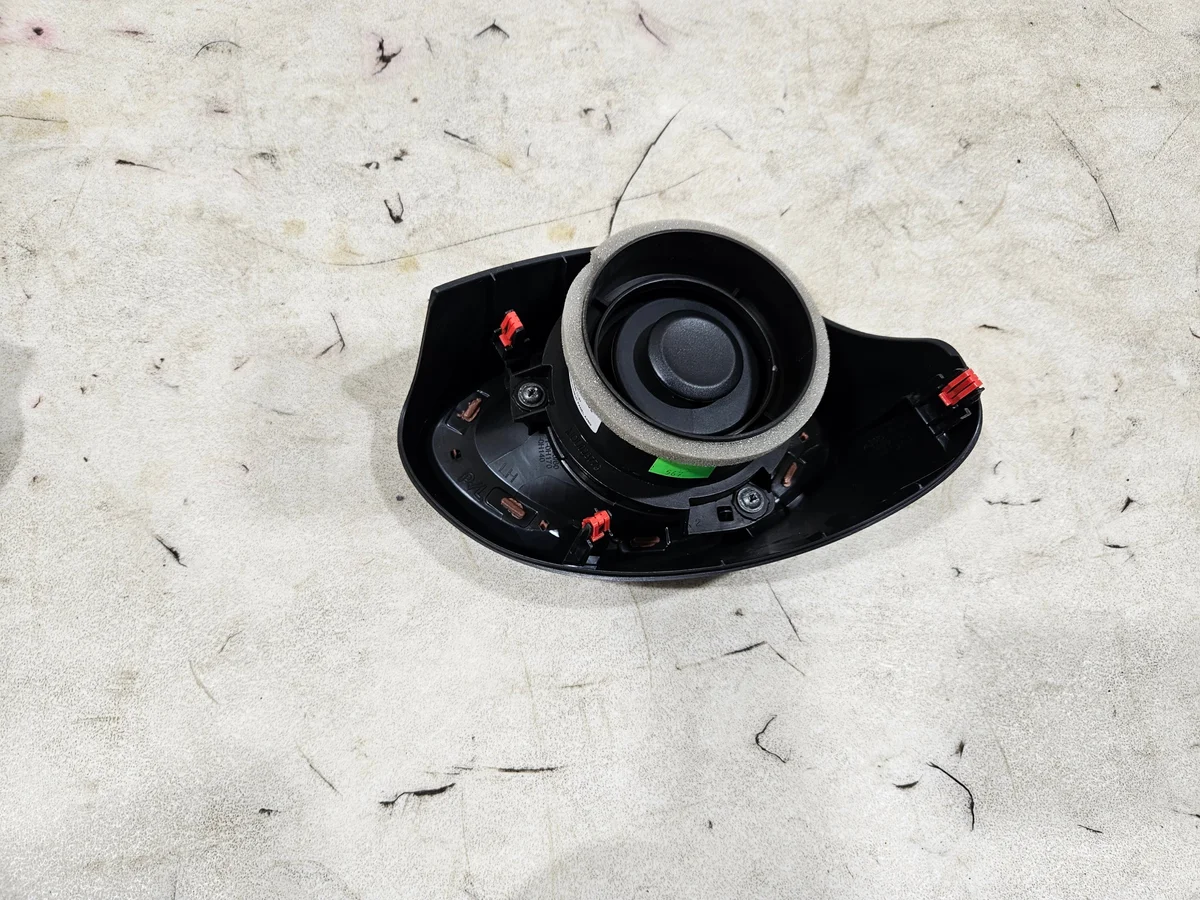 Toyota Aygo X Lüftungsgitter Links Konsole Gebraucht thumbnail 3