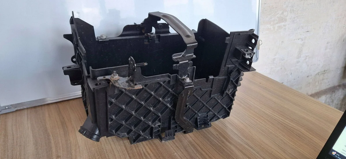 Batterihållare Renault Scenic III T06009A180