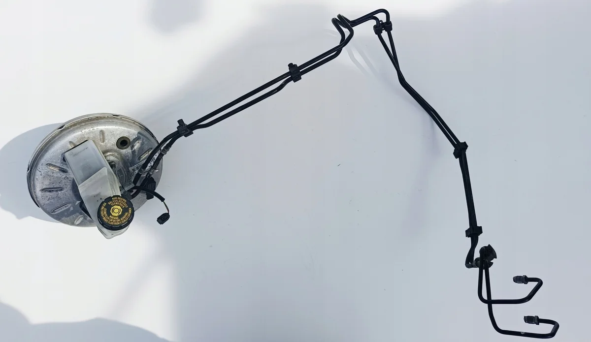 Bremsflüssigkeitsbehälter Infiniti Q30/QX30 A2464300802 image 3