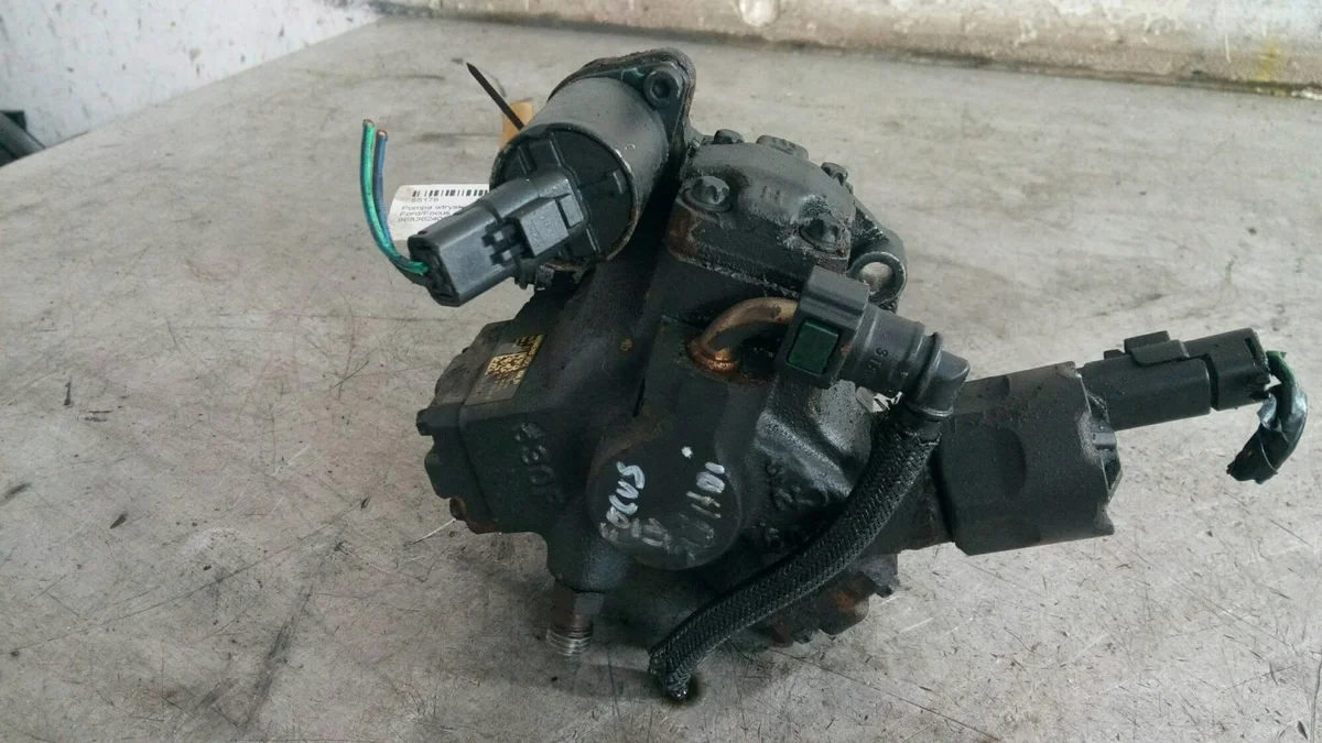 Polttoainepumppu Ford Focus II 2.0 TDCI