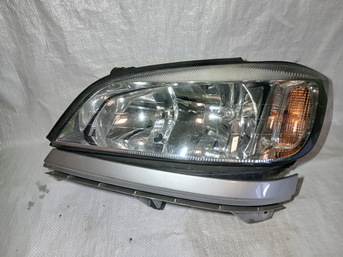 Opel Zafira A Faro Izquierdo Valeo 89100054
