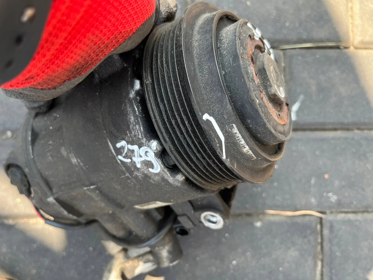 Airconditioning Compressor A0012305011 Mercedes image 4