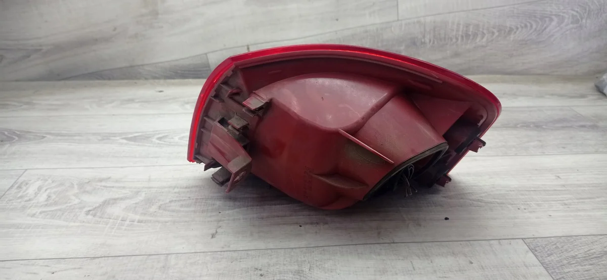 VW Passat B6 Left Rear Tail Light Used image 5