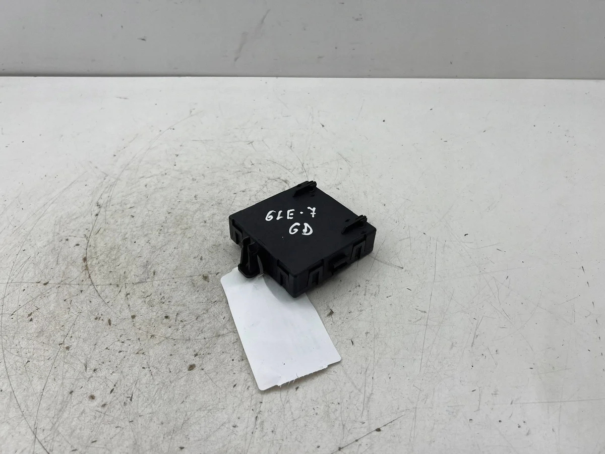 Mercedes GLE W166 Door Module A1669006507 image 8