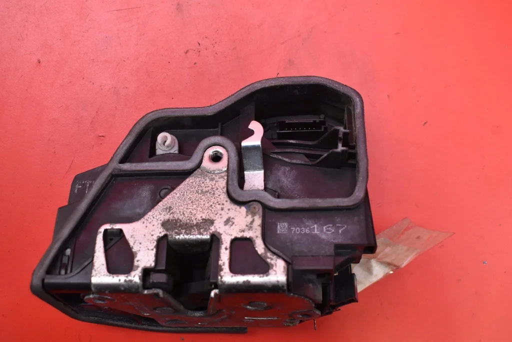 Dörrlås vänster fram BMW E65 01-05 image 6