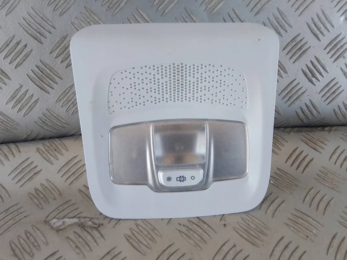Luz de techo Peugeot 208 2016 Usado