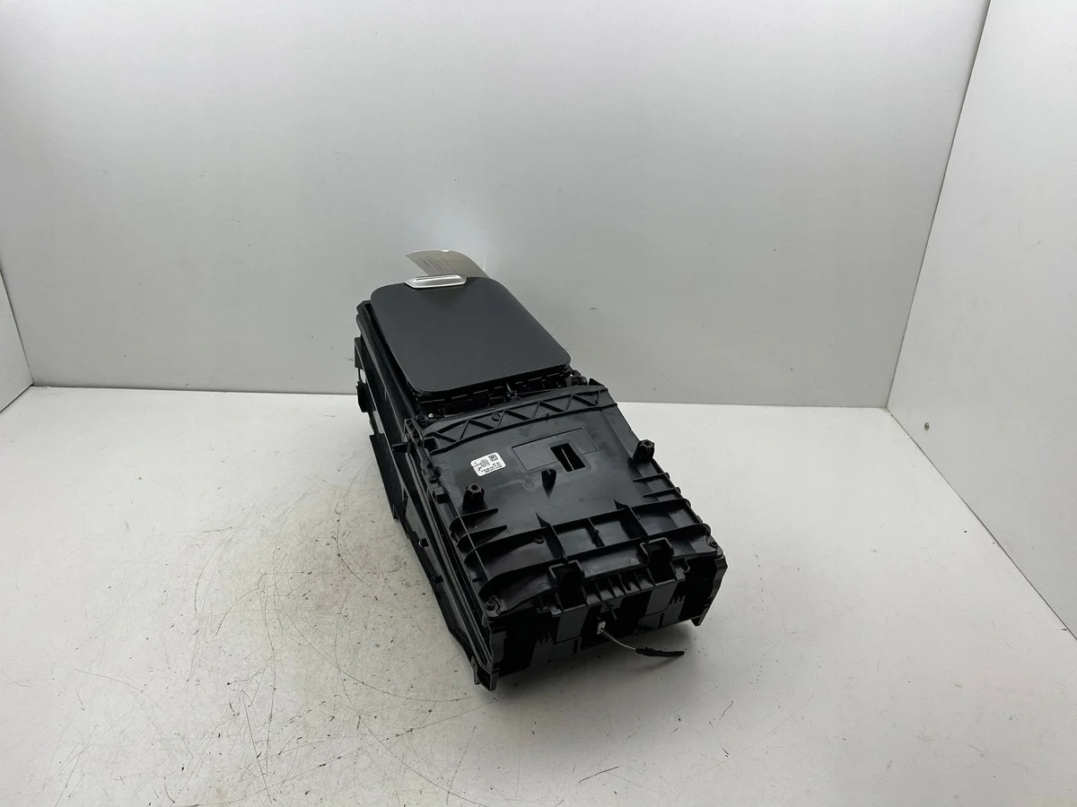Mercedes-Benz GLC C254 Mittelkonsolenfach A2546807300 image 5