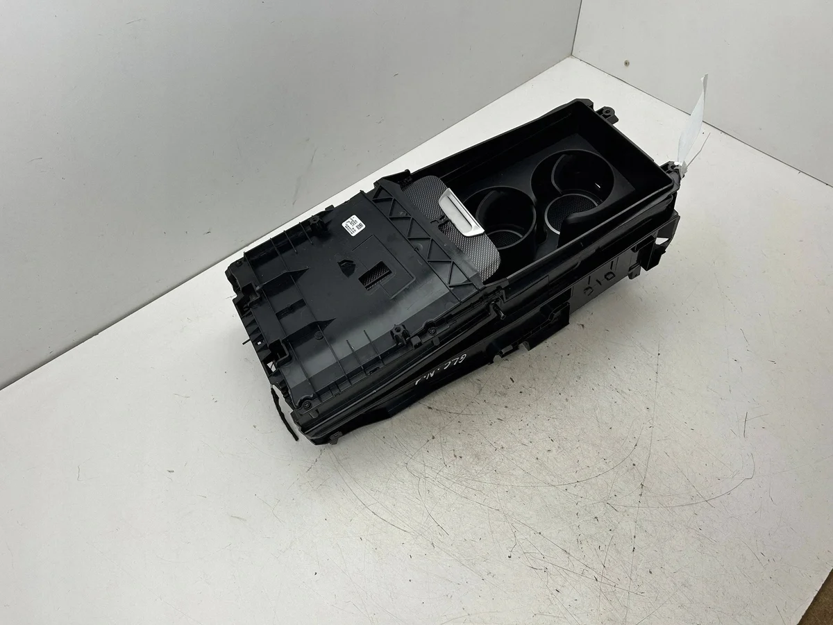 Mercedes-Benz GLC C254 Mittelkonsolenfach A2546807300 image 10