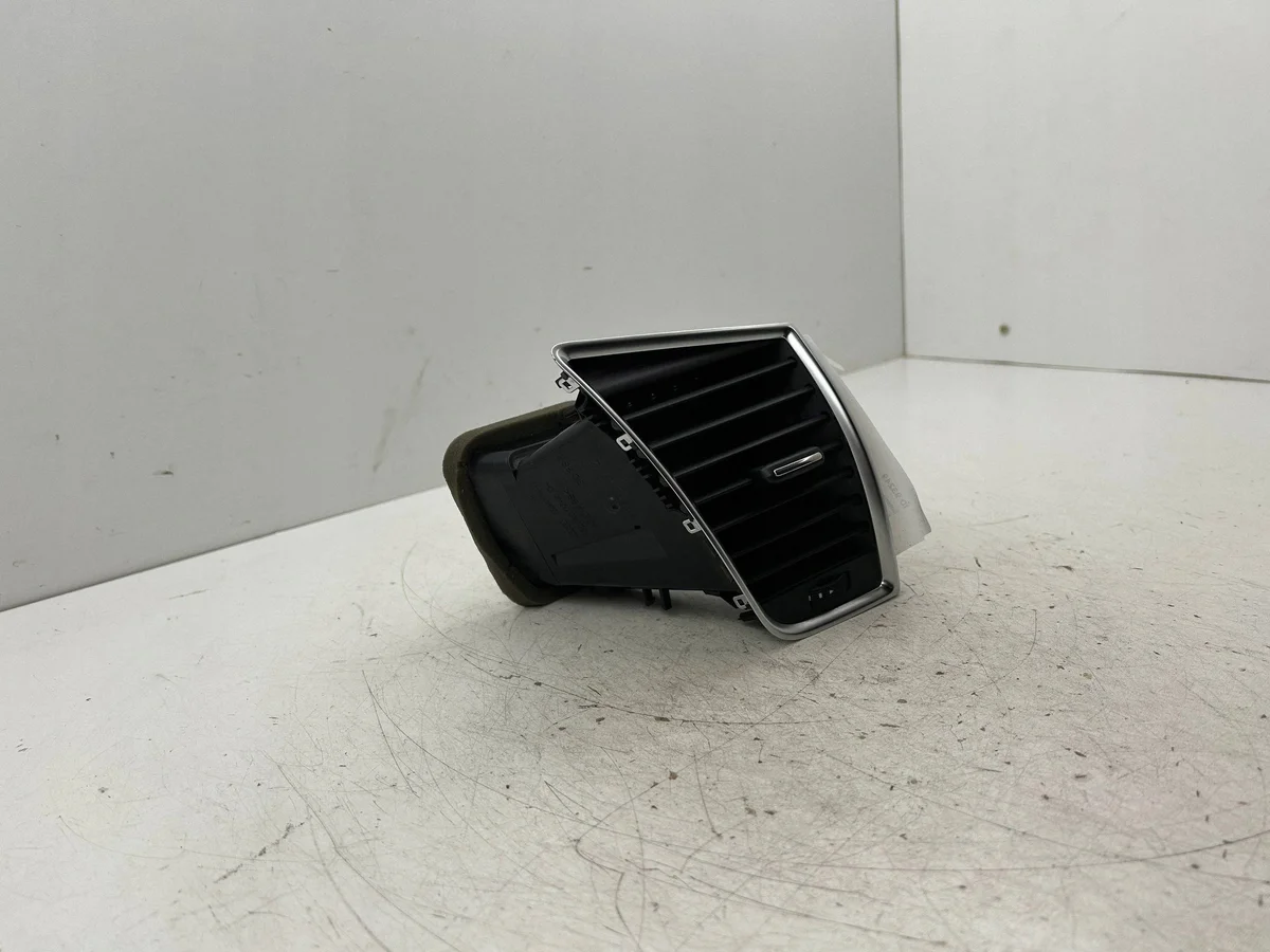 Audi Q5 SQ5 8R Kratka Nawiewu 8R2820902 image 3