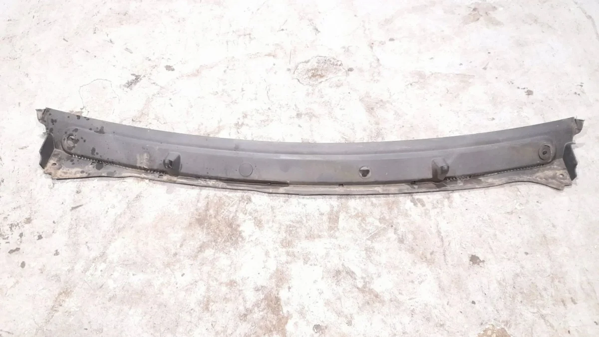Panel bajo parabrisas Renault Trafic II 8200229873