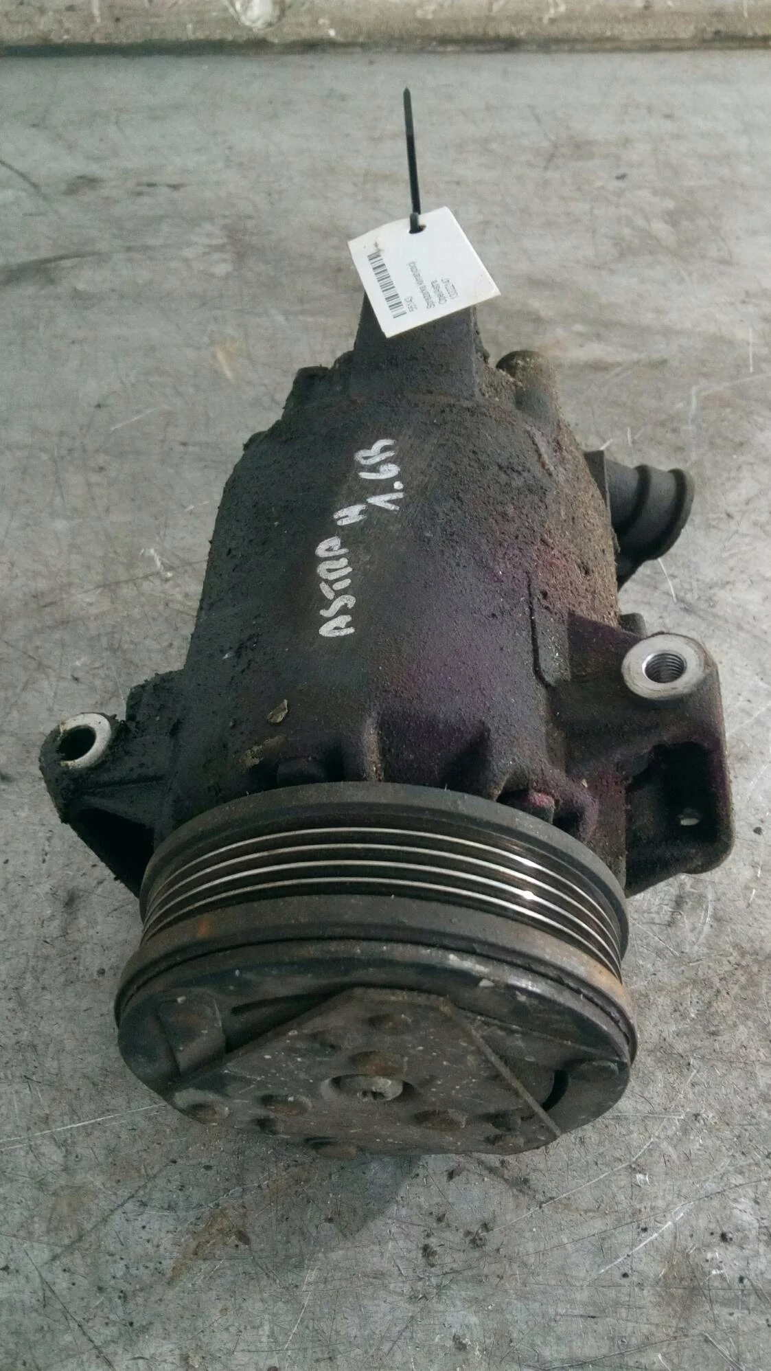 Ilmastoinnin kompressori Opel Zafira B 13322147