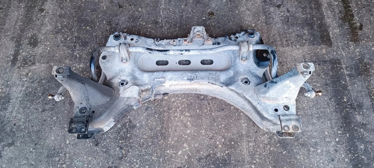 Sanki przednie Nissan Qashqai II 5711014