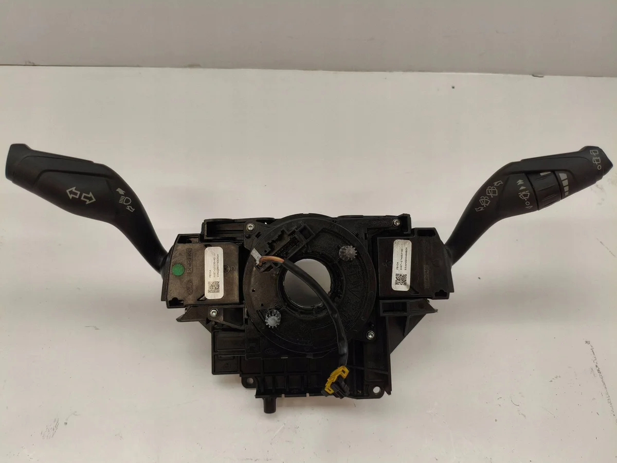 Ford Focus Mk3 Kombinerad Strömbrytare BV6T-13N064-AH