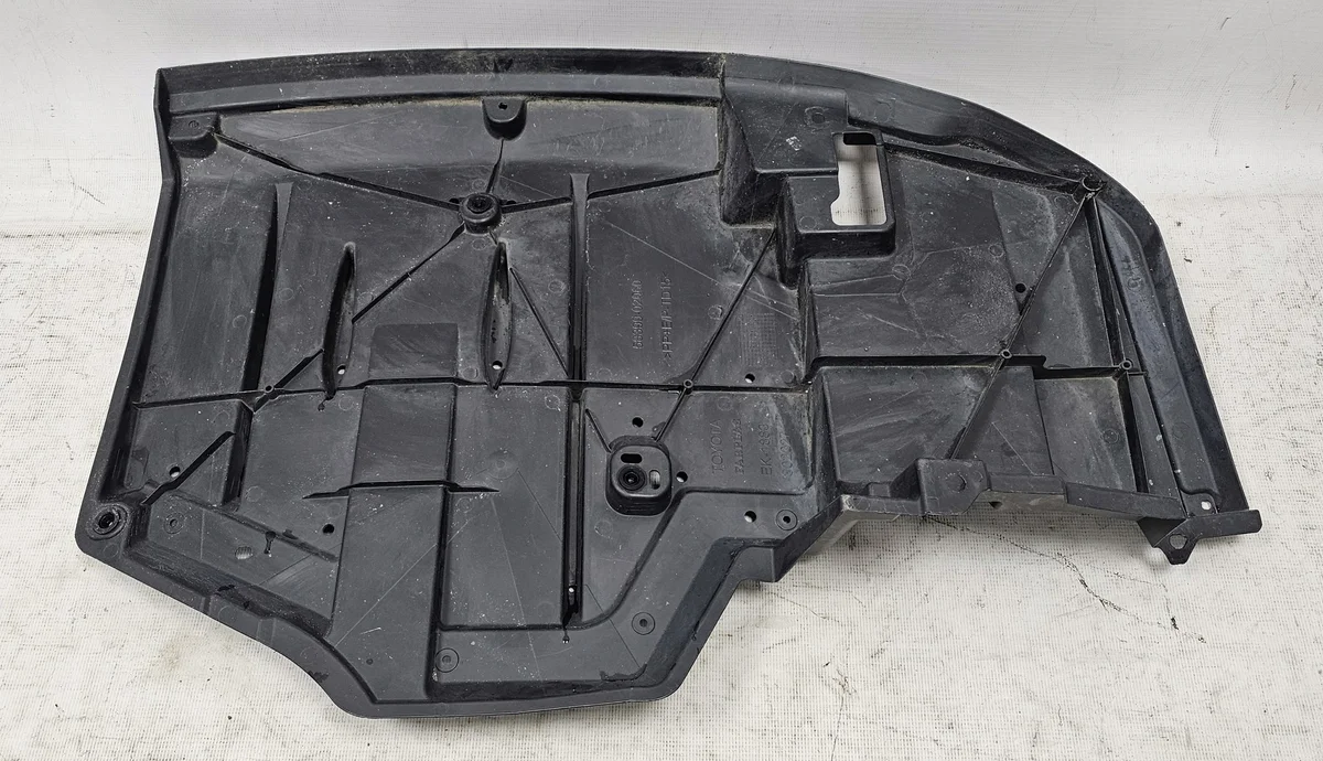 Onderplaat bumper Toyota Corolla XI E16