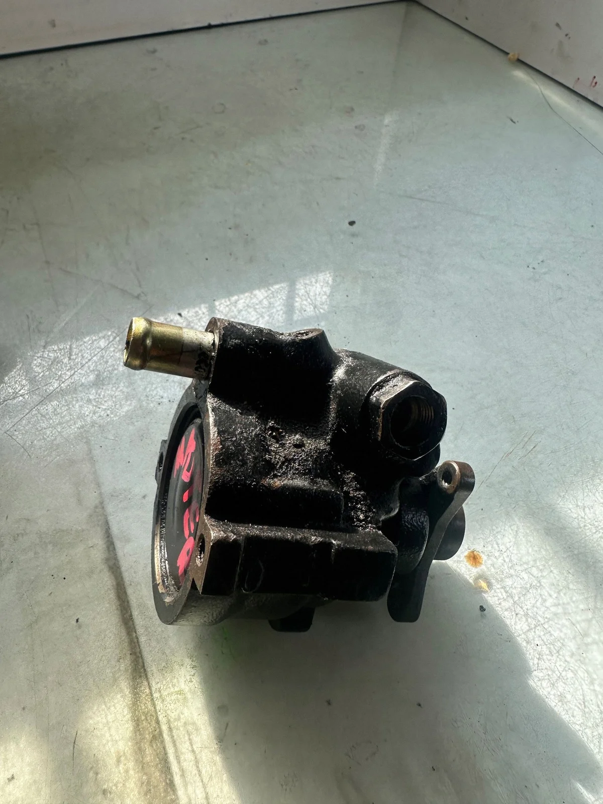 Pompe direction assistée Renault 8200193992A image 4