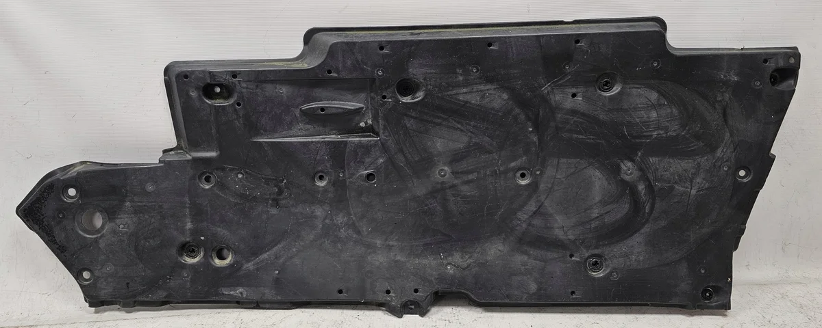 Toyota Camry 8 - Plaque sous le châssis image 3