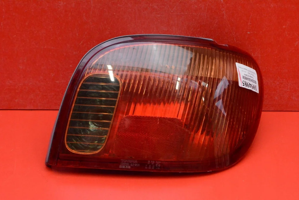 Luz trasera Toyota Yaris 1 03-05 Izquierda