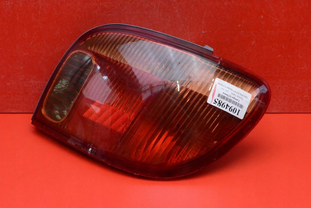 Rückleuchte Links Toyota Yaris 1 03-05 gebraucht image 3