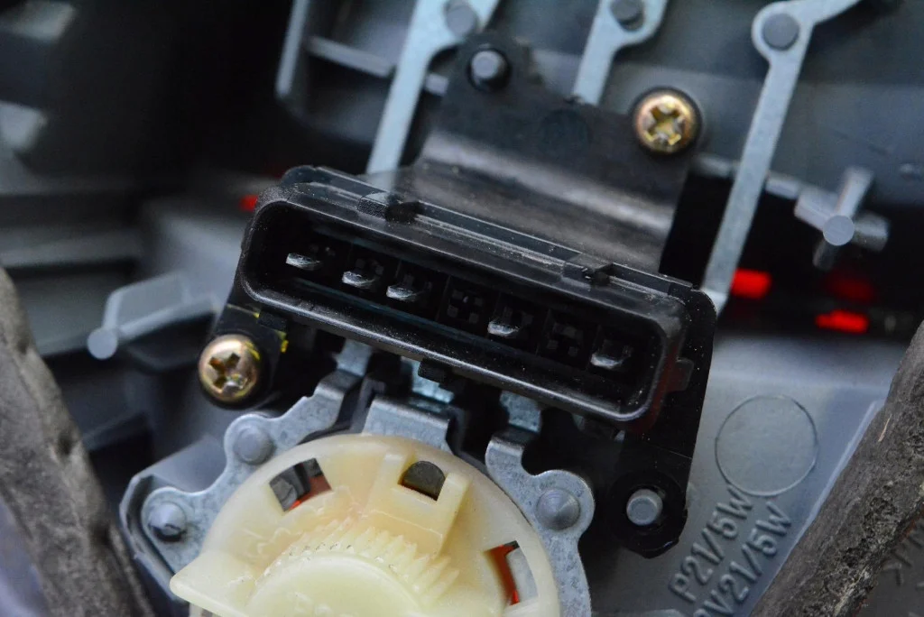 Rückleuchte Links Toyota Yaris 1 03-05 gebraucht image 5