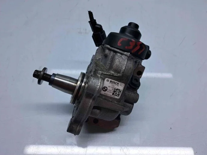 Polttoainepumppu BMW X1 (F48) Käytetty