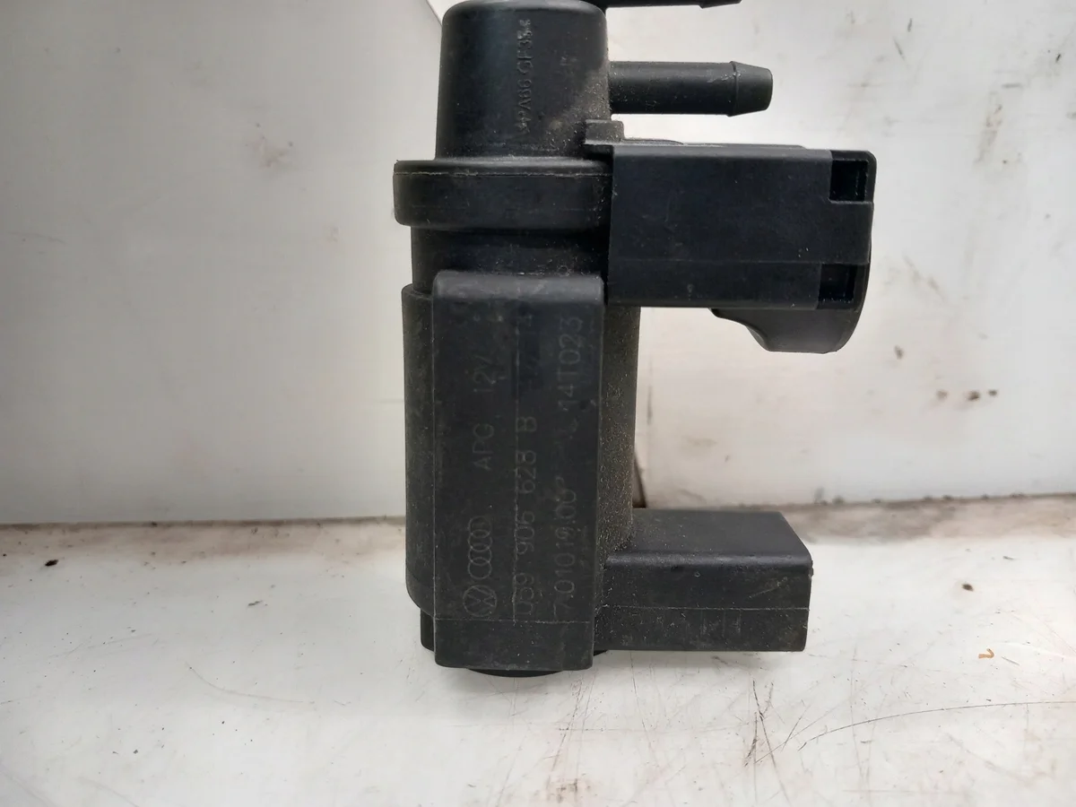 Audi Vacuum Valve 059906628B Used