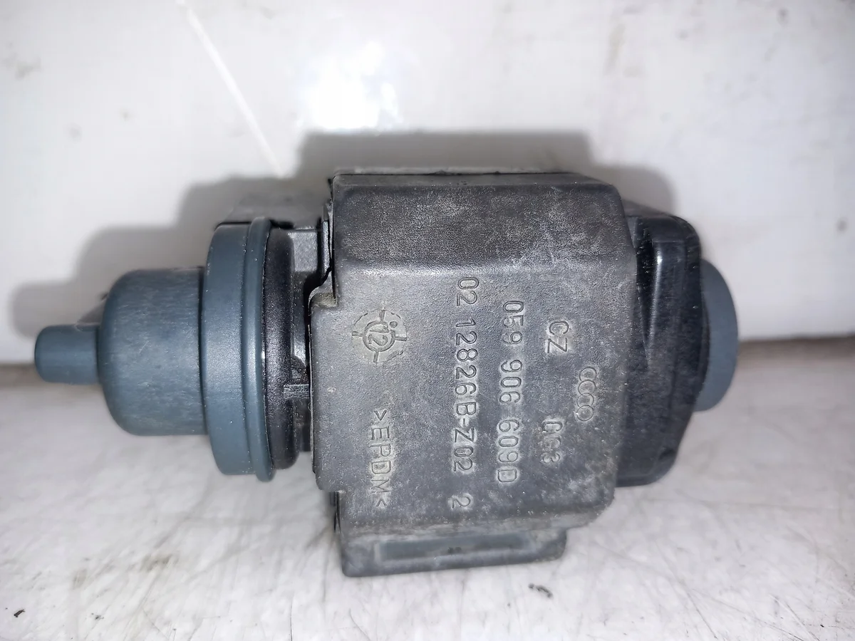 Audi 059906609D Unterdruckventil Gebraucht image 2
