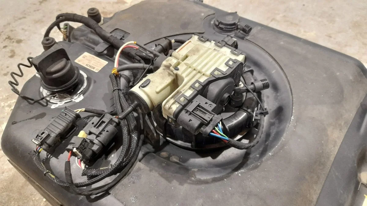 AdBlue Tank Mercedes GL X164 A1644707101 image 6