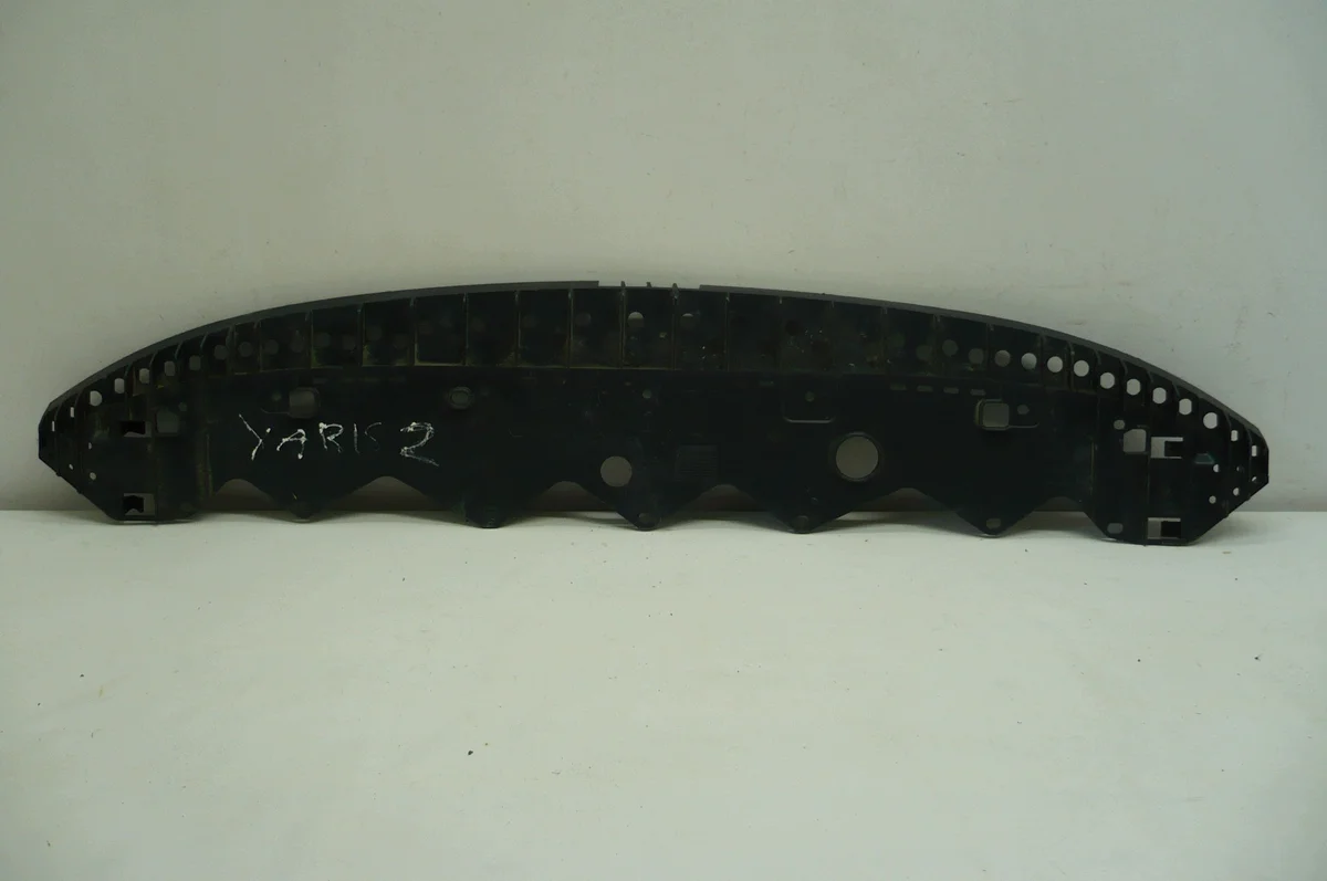 Skyddsplåt Toyota Yaris II 05-08 fram