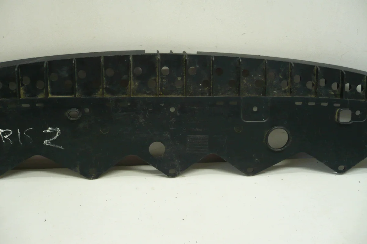 Toyota Yaris II 05-08 Unterfahrschutz vorne image 3