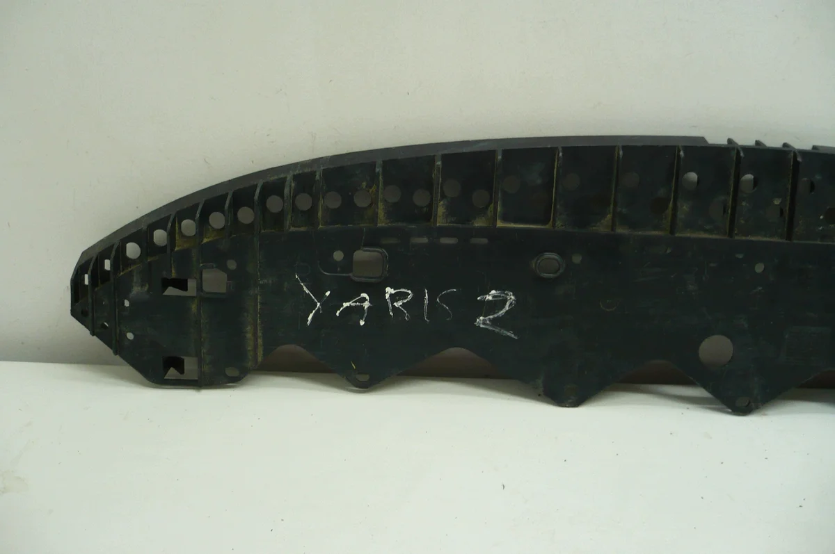Toyota Yaris II 05-08 Unterfahrschutz vorne image 4