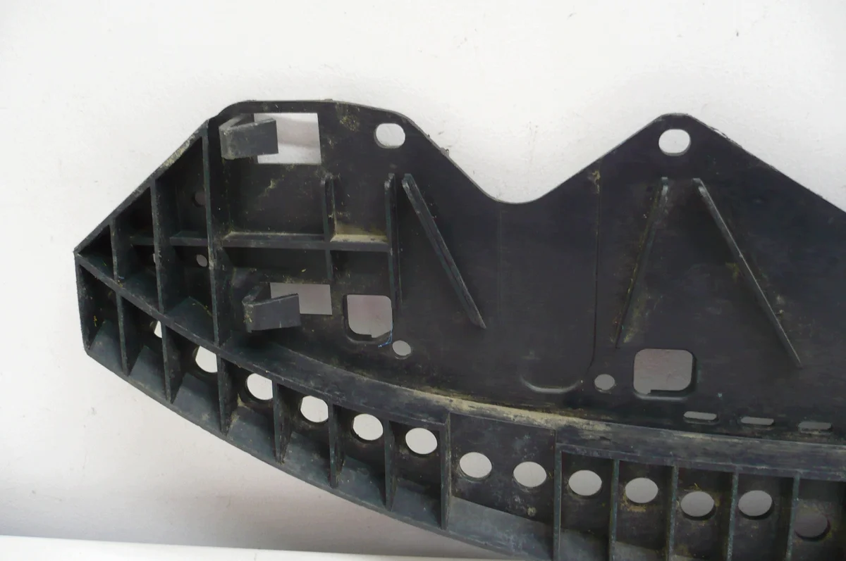 Toyota Yaris II 05-08 Unterfahrschutz vorne image 8
