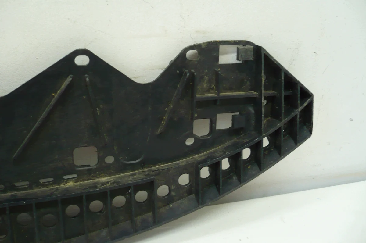 Toyota Yaris II 05-08 Unterfahrschutz vorne image 9