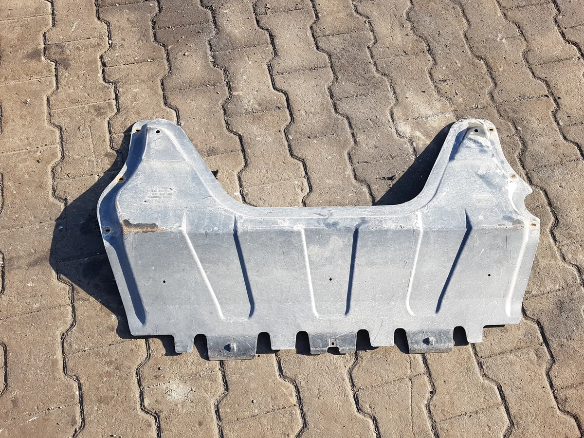 Cubierta bajo motor VW Tiguan 5N0825235