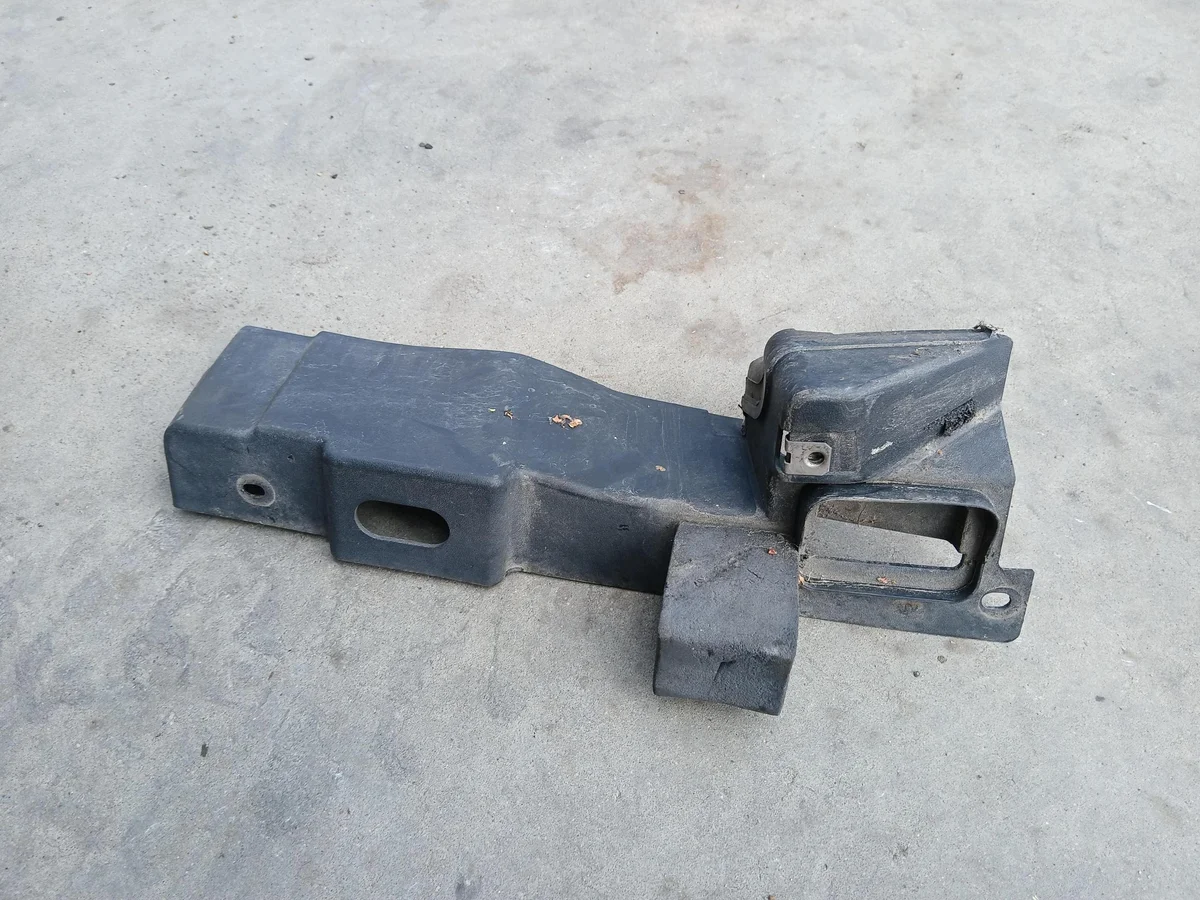 Cache charnière aile avant gauche Ford Kuga