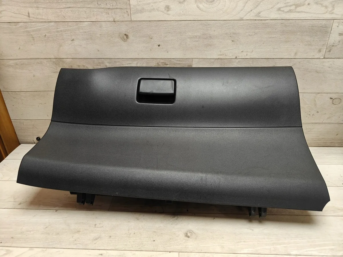 Schowek Toyota Auris 5555102100