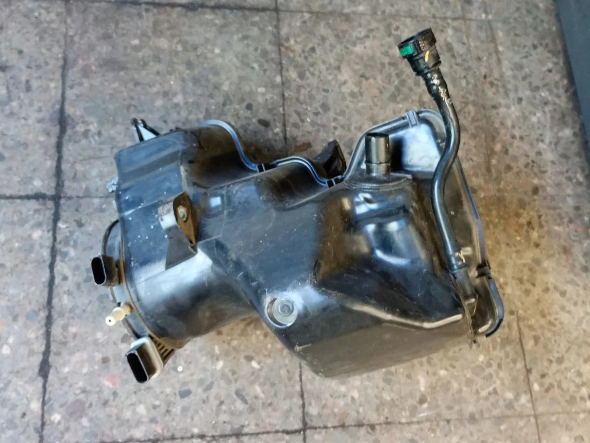 VW Passat B5 AdBlue Behälter links gebraucht image 5