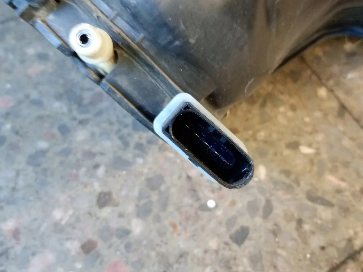 VW Passat B5 AdBlue Behälter links gebraucht image 6