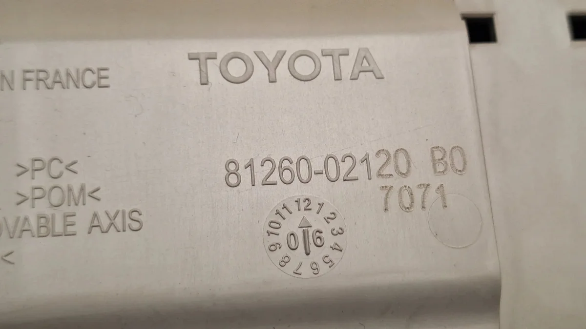 Luz Interior Toyota Auris 81260-02120 Usado image 6