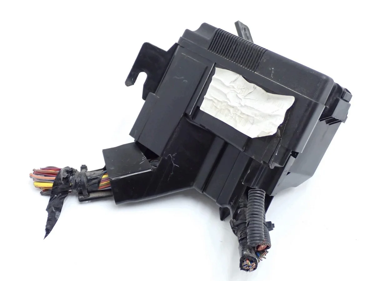 Sicherungskasten AE8T-14A003-AA Ford Fiesta MK7 image 3