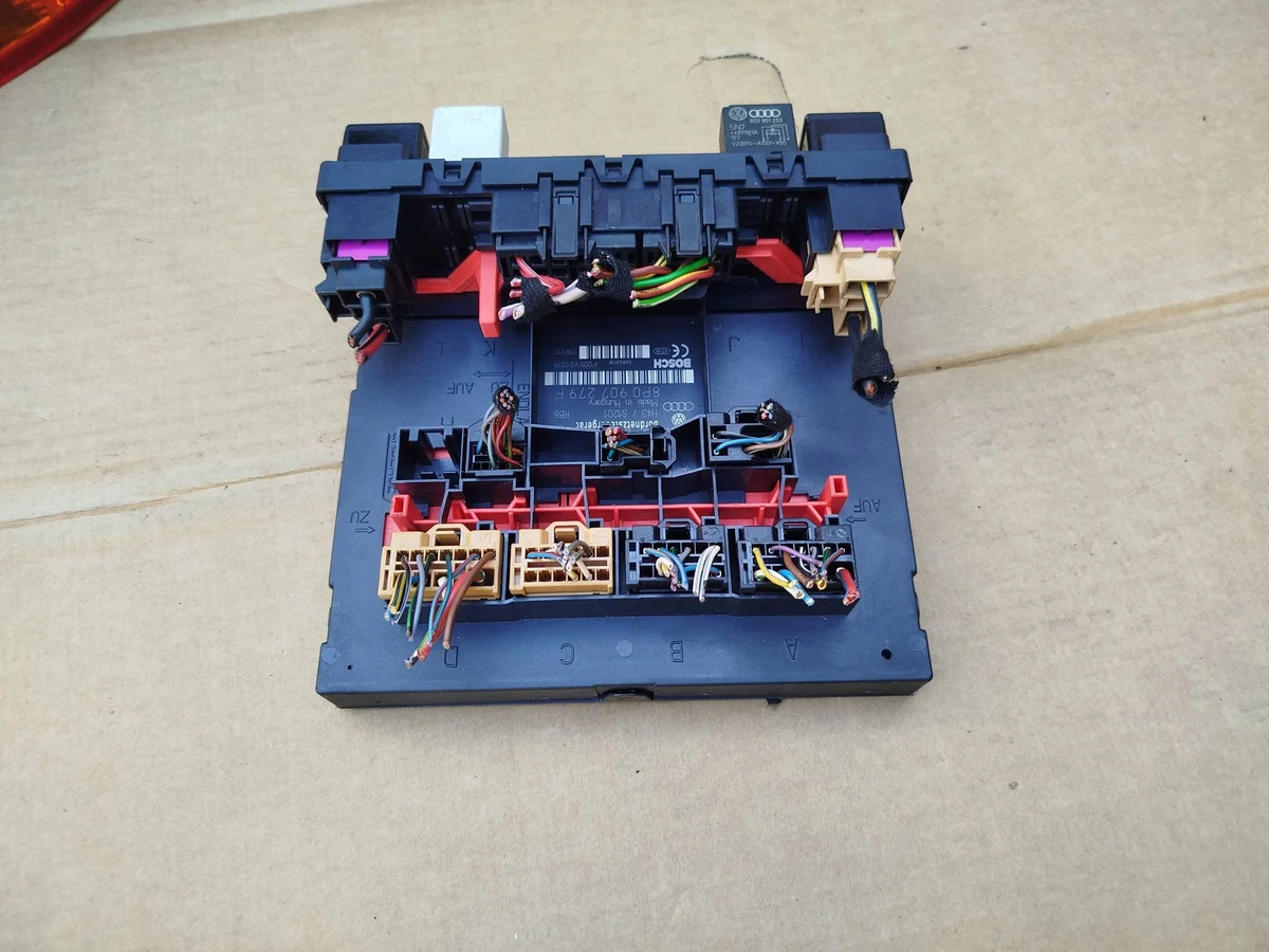 Boîte fusibles Audi A3 S3 8P H434S1201
