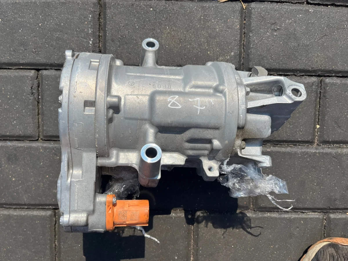 Compresor A/C Mercedes A0008304604