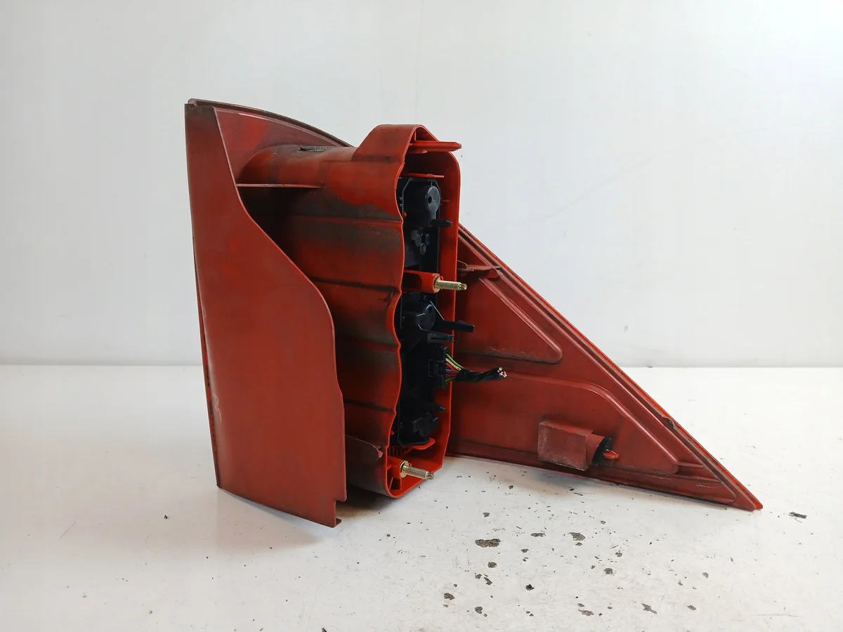 Peugeot 1007 Right Rear Tail Light Used image 4