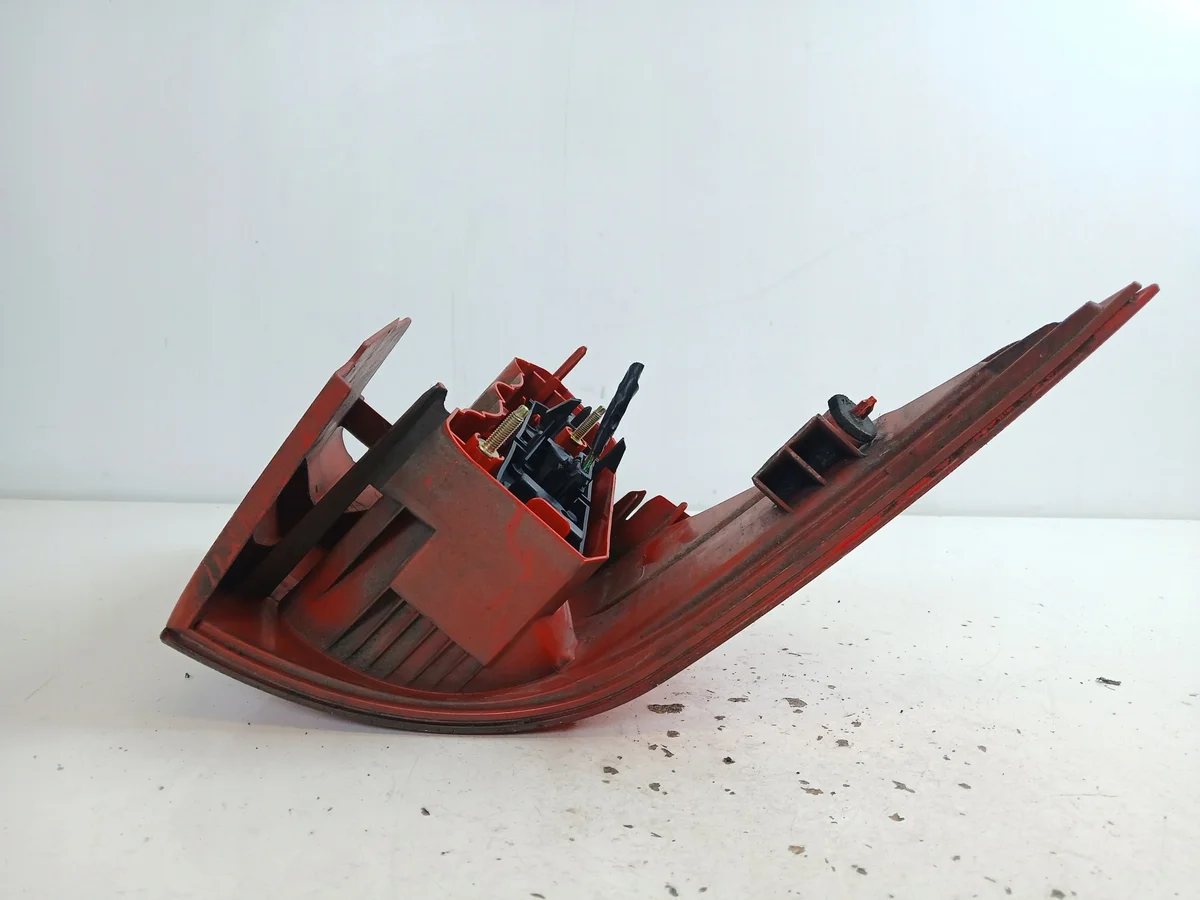 Peugeot 1007 Right Rear Tail Light Used image 5